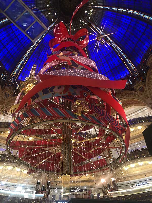 hall galeries lafayette-hiver 2025-partir a 2
