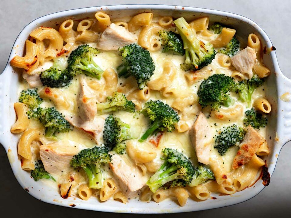 gratin de macaroni au poulet et brocolis
